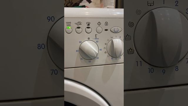 Здравствуйте, машинка indesit wiun103, начала включать мигал...