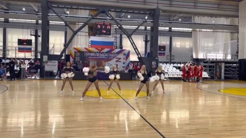 Группа поддержки Lucky Demons Cheerleaders Баскетбол Руспортинг Черлидинг шоу