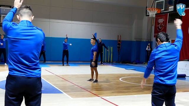 Александр Кержаков о начале сборов ФК НН и участии блогера в тренировочном процессе. смотреть онлайн