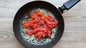 Яичница с консервированными помидорами