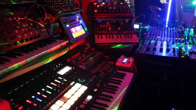 ShiFteR , Dawless Live Acid Techno . смотреть онлайн