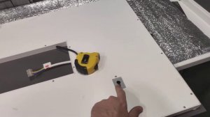 Вешаем зеркало в ванной