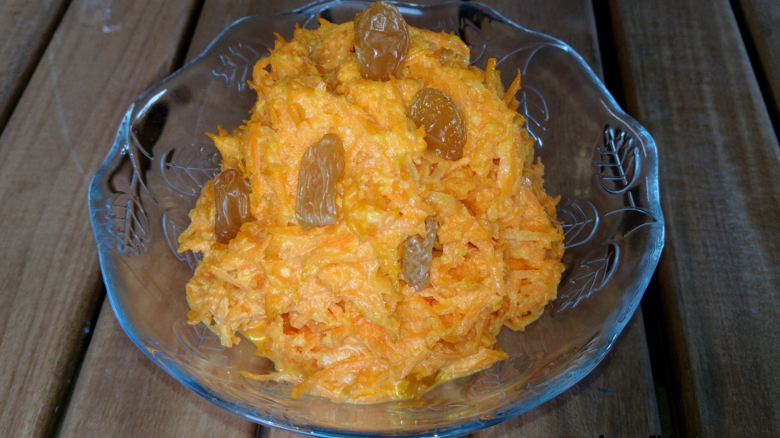Вкусный САЛАТ простой ПОСТНЫЙ рецепт из моркови? Готовим морковный салат с чесноком и изюмом.