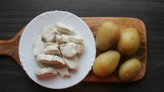 Салат Викинг с ананасом и курицей