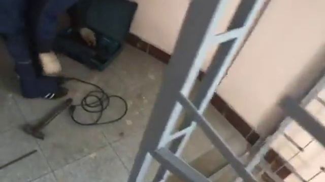 Решетки в подъезде смотреть онлайн