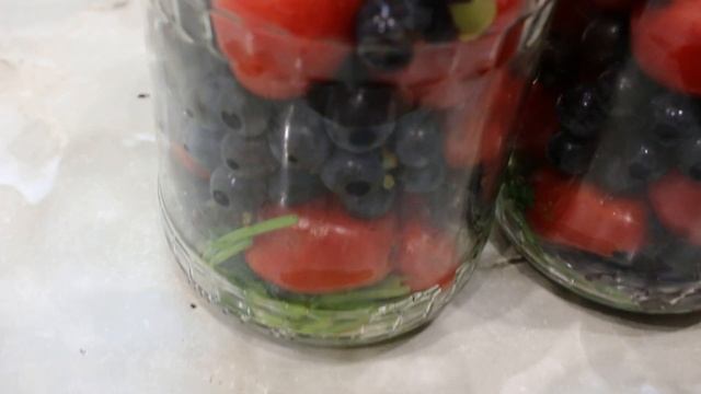 Мариновані помідори з виноградом Консервація помідорів на зиму Рецепт