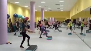 Занятия на степ платформе Step Fashion - видео с урока в фитнес клубе FITNESS 24