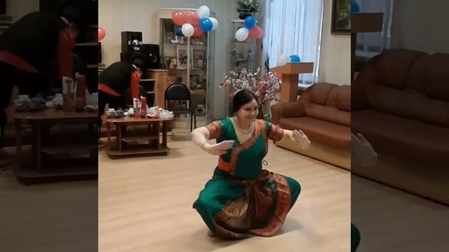 Индийский Танец Храмовой танцовщицы Бхарата Натья смотреть онлайн