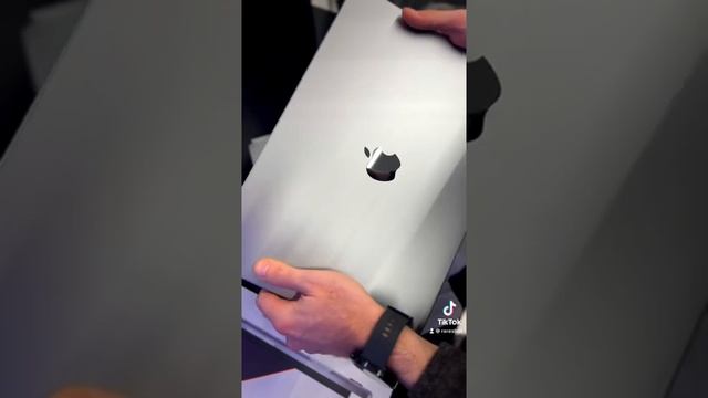 MacBook Pro with M1 Pro Chip #macbookpro #macbook #macbookunboxing #unboxing #apple #pro #m1pro смотреть онлайн