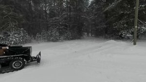 Гусеничный минитрактор.Чистка снега.