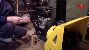 Снегоуборщик - замена масла.mp4