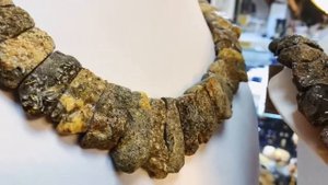 Бусы и украшения из янтаря. Как выбрать, с чем носить? Советы стилиста.