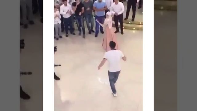 Чеченец танцует лезгинку