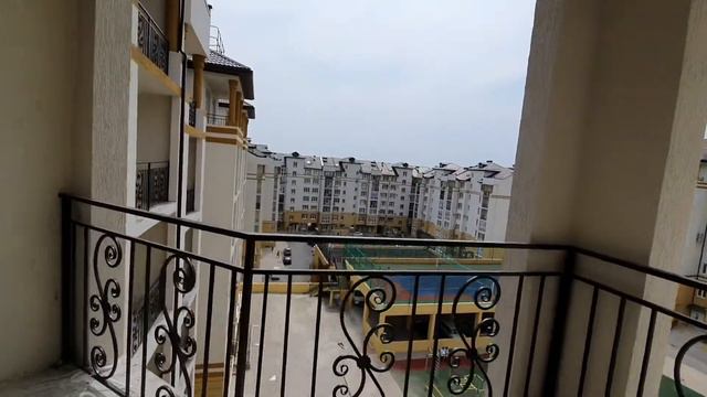 "Ривьера" - это значит у реки... А в Геленджике у моря))) Жилой комплекс "Ривьера"