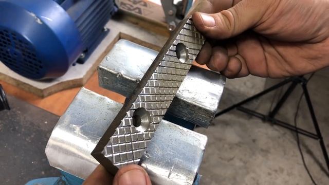 Мощные ТИСКИ из СССР | Реставрация смотреть онлайн