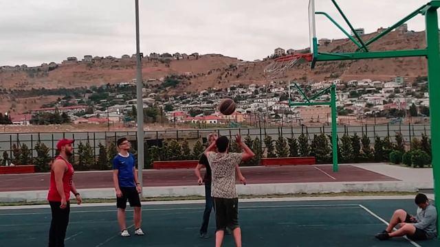 УКРАЛ БАСКЕТБОЛЬНЫЙ МЯЧ | ПРИТВОРИЛСЯ НОВИЧКОМ В БАСКЕТБОЛЕ