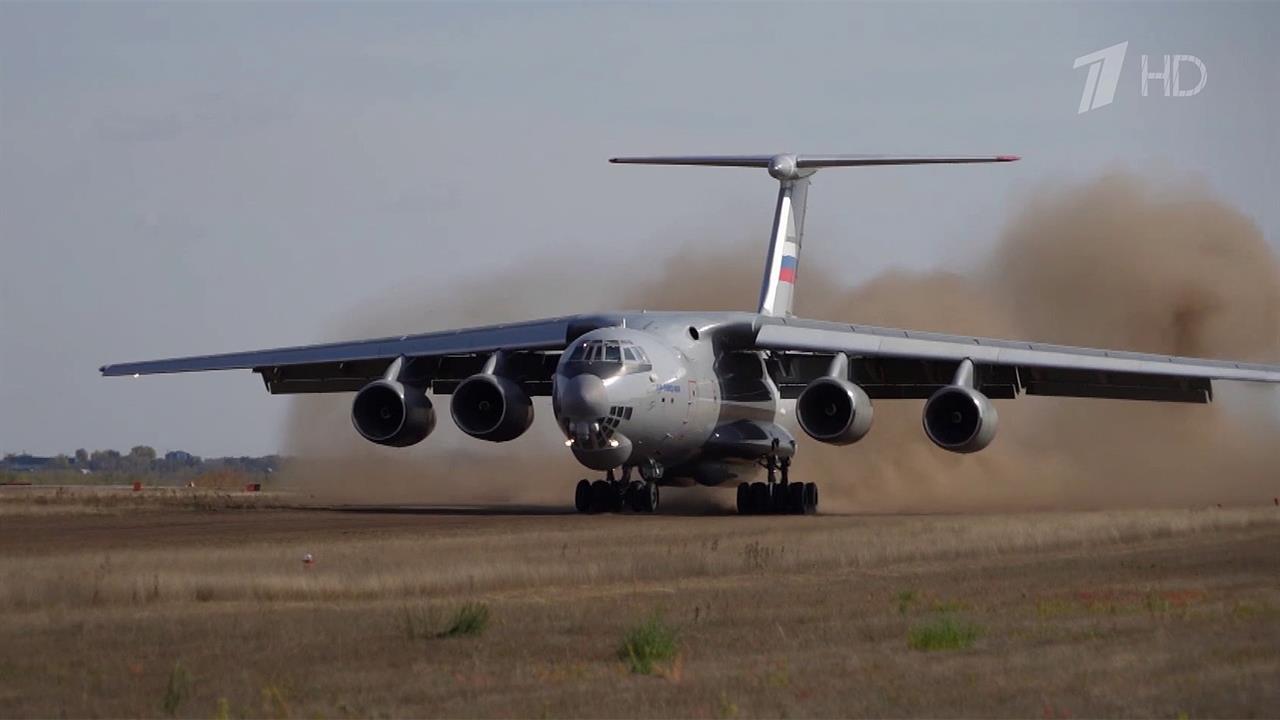 Опытный транспортный самолет Ил-76МД-90А впервые произвел взлет с грунта и посадку