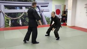 отличие техники "Они кудаки" в школах Кукисиндэн рю и Такаги йосин рю