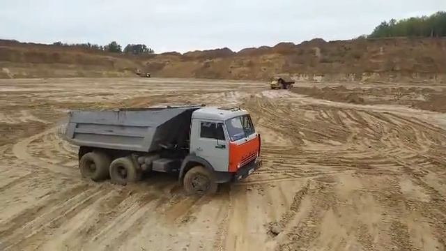 Погрузка песка с карьера "Долматово" Московской области смотреть онлайн