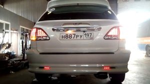 Бегающий поворотник, стоп сигнал, габаритные огни в заднем бампере Lexus RX300