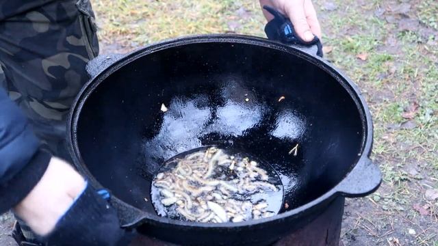 Шашлык из баранины, Баранья корейка на мангале с картошкой и грибами в казане!