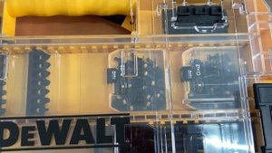 DT70777-XJ большой органайзер от Dewalt