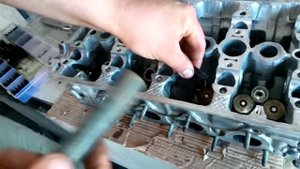 Как просто засухарить клапана без сьемника.Ремонт ГБЦ H22A.
