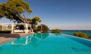 Вилла в аренду с бассейном, выходом на пляж, недалеко от центра Ситжеса и Барселоны