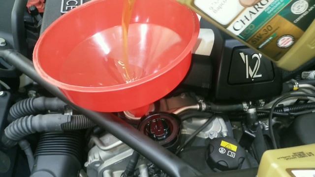 Rolls-Royce Engine Oil And filter change смотреть онлайн