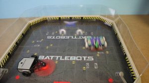 НАСТОЯЩИЕ БИТВЫ РОБОТОВ ДОМА НА СТОЛЕ!!! HEXBUG BATTLEBOTS Бои Роботов Игровой набор Арена