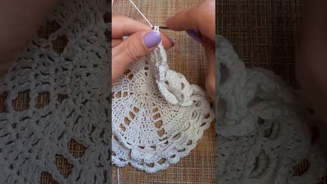 обвязка края салфетки крючком