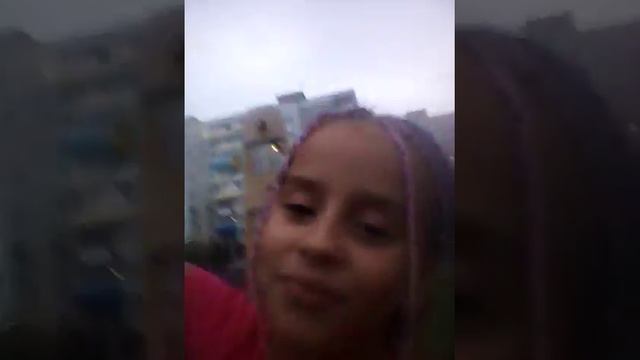 Просто моё видео меня попросила подруга снять поэтому я снимаю смотреть онлайн