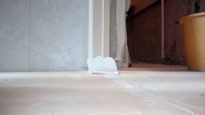 Подрезка установленной дверной коробки под ламинат.