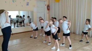 На зарядку становись и совсем ты не ленись!