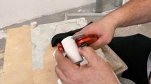 Труборез для пластиковых труб ПВХ