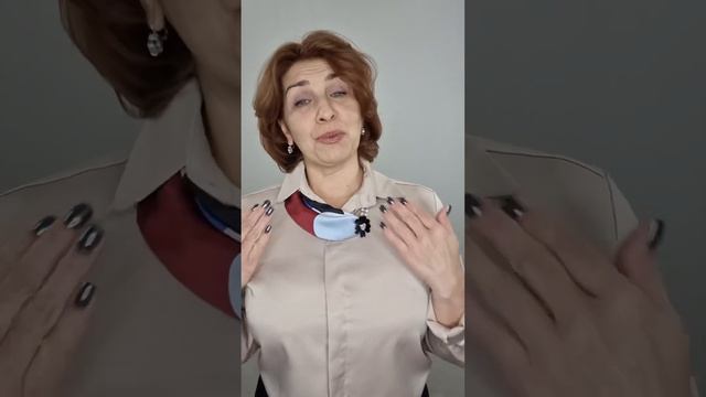 [Платочная библиотека]  Как носить шелковые платки? Читаю платки, показываю платочные хитрости.