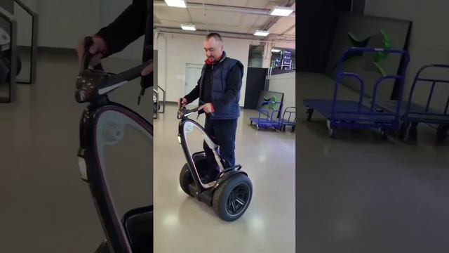 Отличная штука называется Segway  Довольно быстро научился!!! У хороших друзей @golf_car_russia