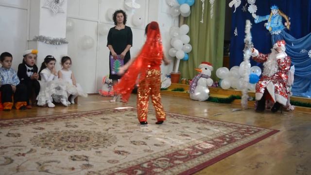 Юная индийская танцовщица Муминат. Ахты. смотреть онлайн