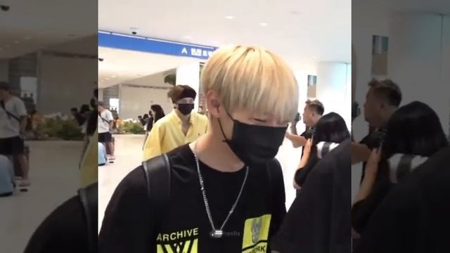Felix really Took off this mask for his Fans To see His Smile ~~#felix #straykids #kpop смотреть онлайн