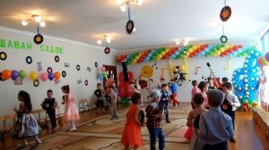 Танец с пластинками "А ручки хлоп-хлоп"