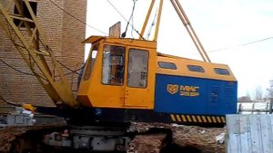 Упала стрела крана МКГ-25БР