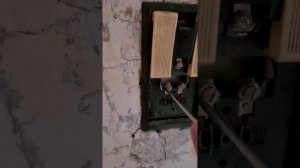 разбираем выключатель розетку