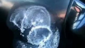 Ремонт вмятины на машине на простейшим способом