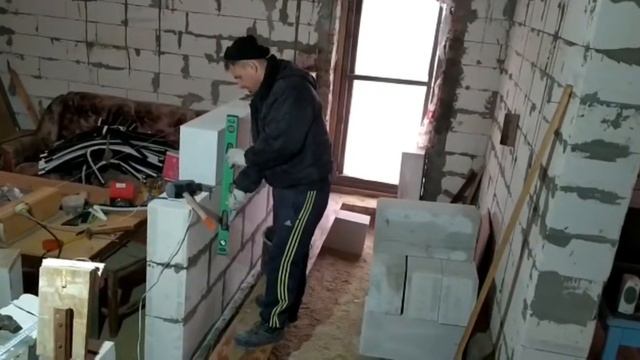 Межкомнатные перегородки из газобетона и хитрые дверные перемычки, своими руками. Апрель 2021 год. смотреть онлайн