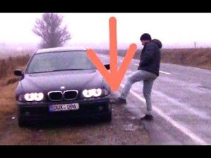 Зачем дальнобойщики стучат ногой по колесам когда выходят из машины