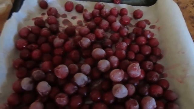 КАК ДОСТАТЬ КОСТОЧКИ из вишни.2 СПОСОБА заморозки вишни. смотреть онлайн