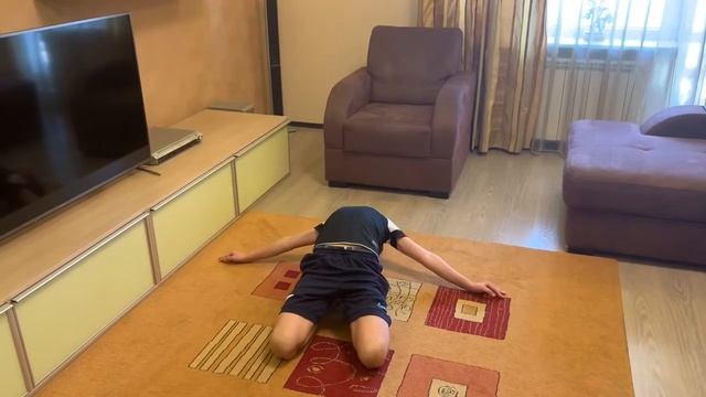Футбольная домашняя тренировка по растяжке мышц