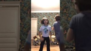 Учим танец из лайка ?