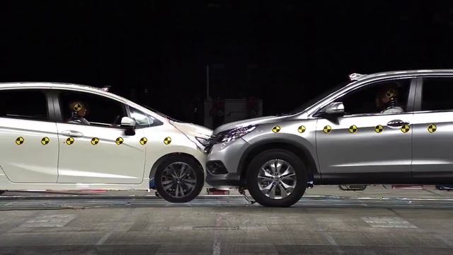 Crash Test : HONDA CR-V vs FIT ASEAN NCAP смотреть онлайн