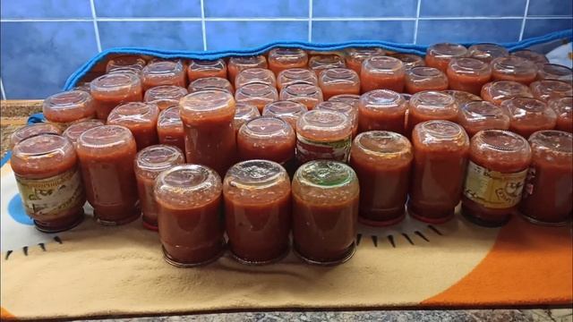Вкуснейший домашний кетчуп,попробуйте приготовьте  не пожалеете,рецепт под видео